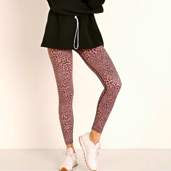 Beach Riot Sport Piper Leggings Size M Animal Print Hearts High Waisted - Picture 2 of 14